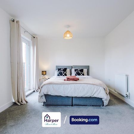 Prime Location 3 Storey By Harperletting Short Lets & Serviced Accommodation Chester With Driveway Long Or Short Stays Hough Green Kültér fotó