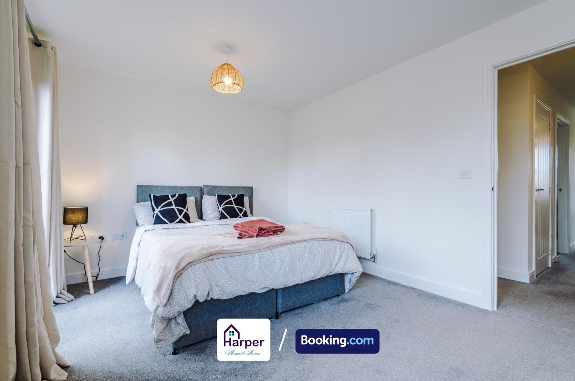 Prime Location 3 Storey By Harperletting Short Lets & Serviced Accommodation Chester With Driveway Long Or Short Stays Hough Green Kültér fotó