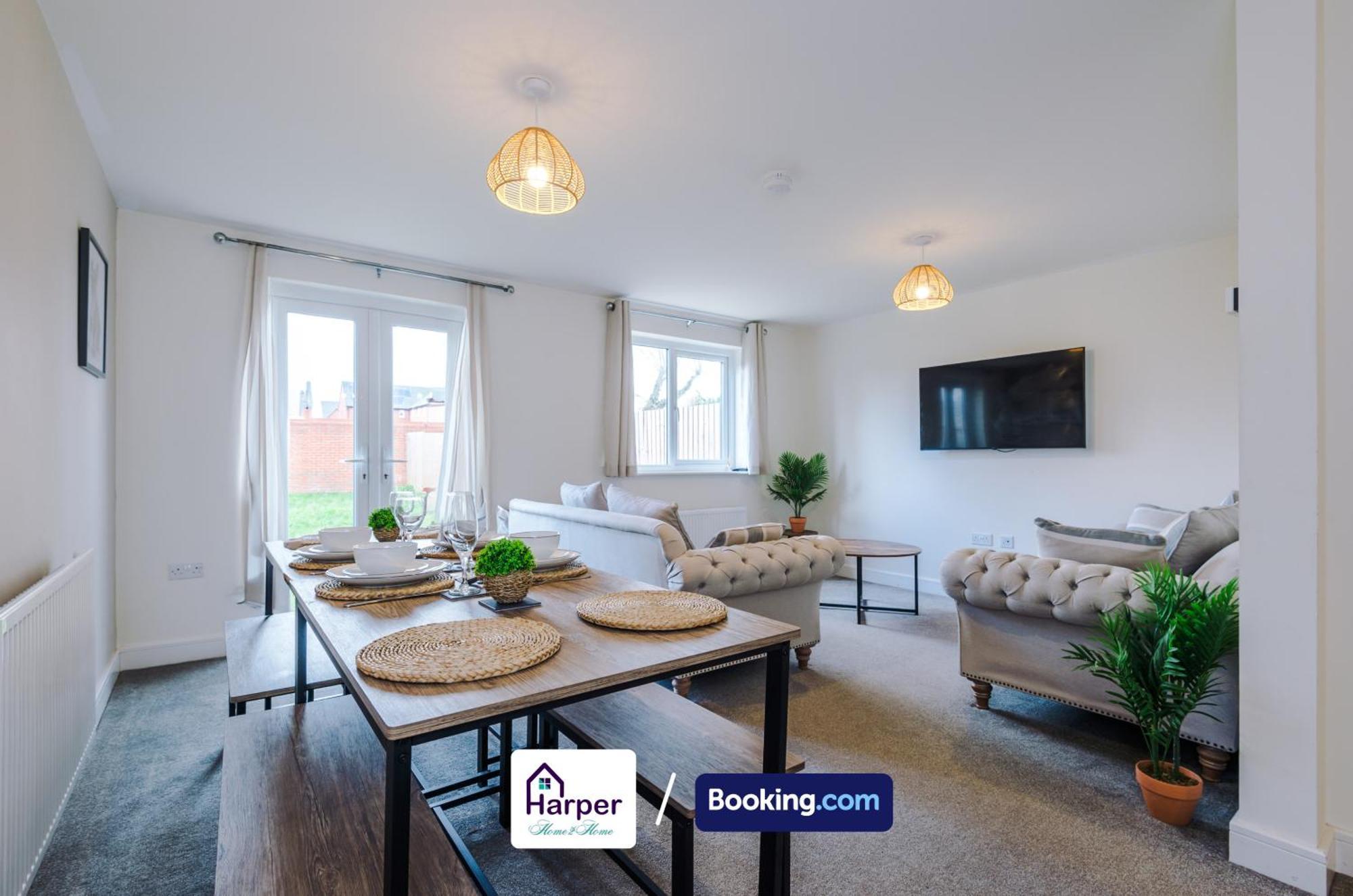 Prime Location 3 Storey By Harperletting Short Lets & Serviced Accommodation Chester With Driveway Long Or Short Stays Hough Green Kültér fotó