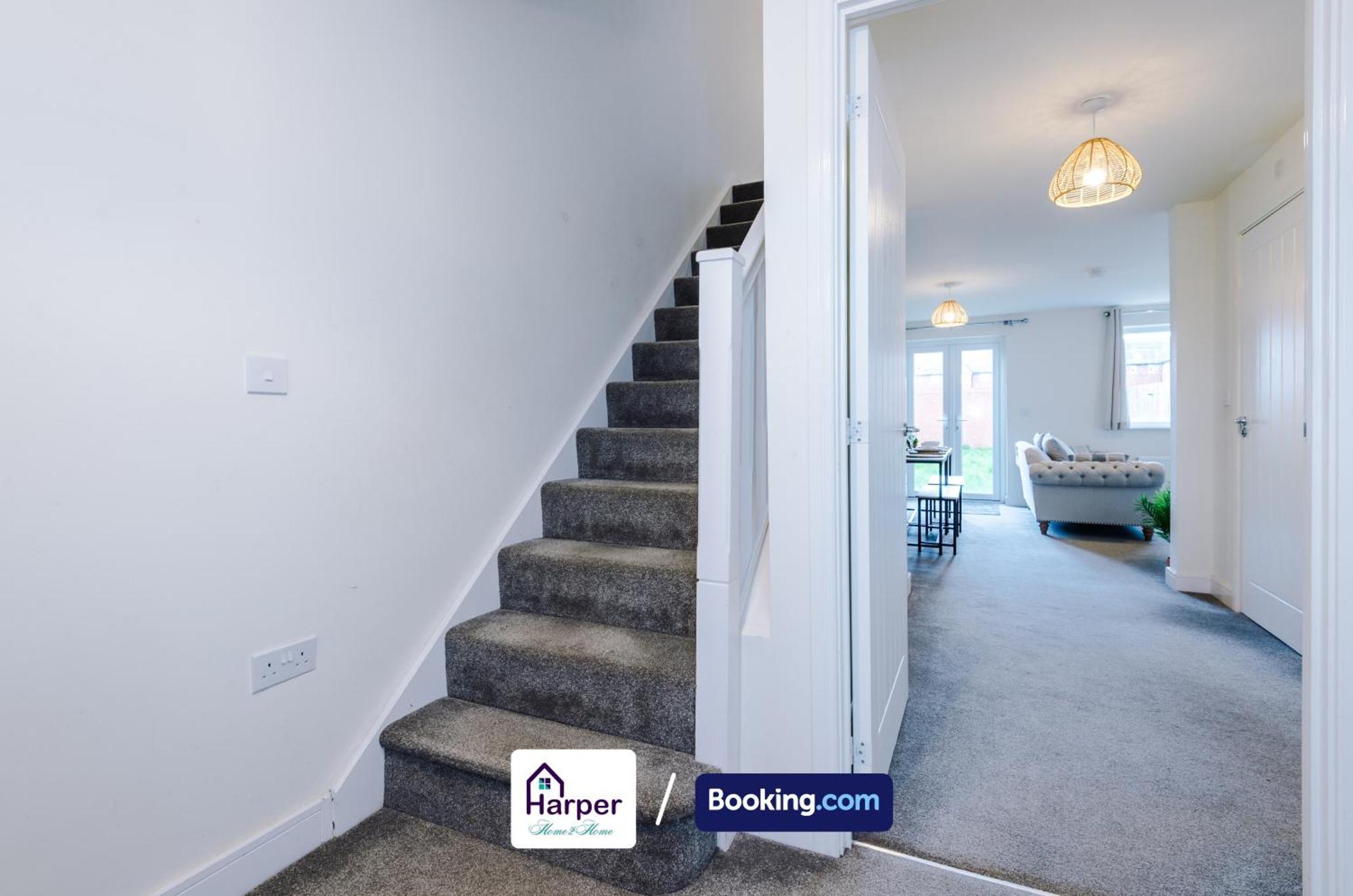 Prime Location 3 Storey By Harperletting Short Lets & Serviced Accommodation Chester With Driveway Long Or Short Stays Hough Green Kültér fotó