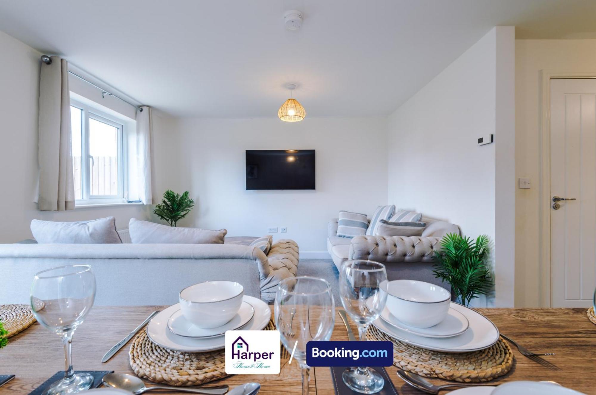 Prime Location 3 Storey By Harperletting Short Lets & Serviced Accommodation Chester With Driveway Long Or Short Stays Hough Green Kültér fotó