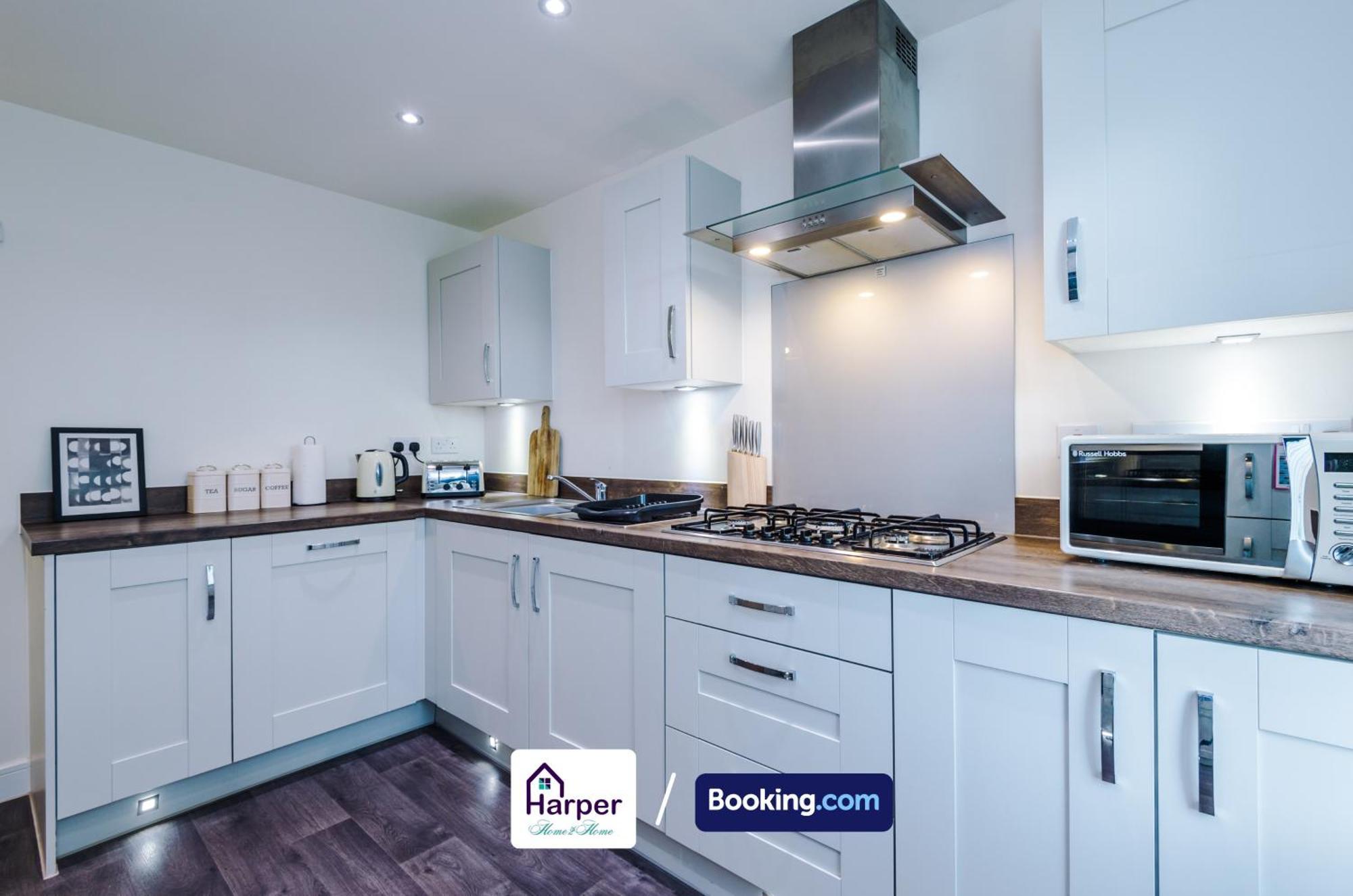Prime Location 3 Storey By Harperletting Short Lets & Serviced Accommodation Chester With Driveway Long Or Short Stays Hough Green Kültér fotó