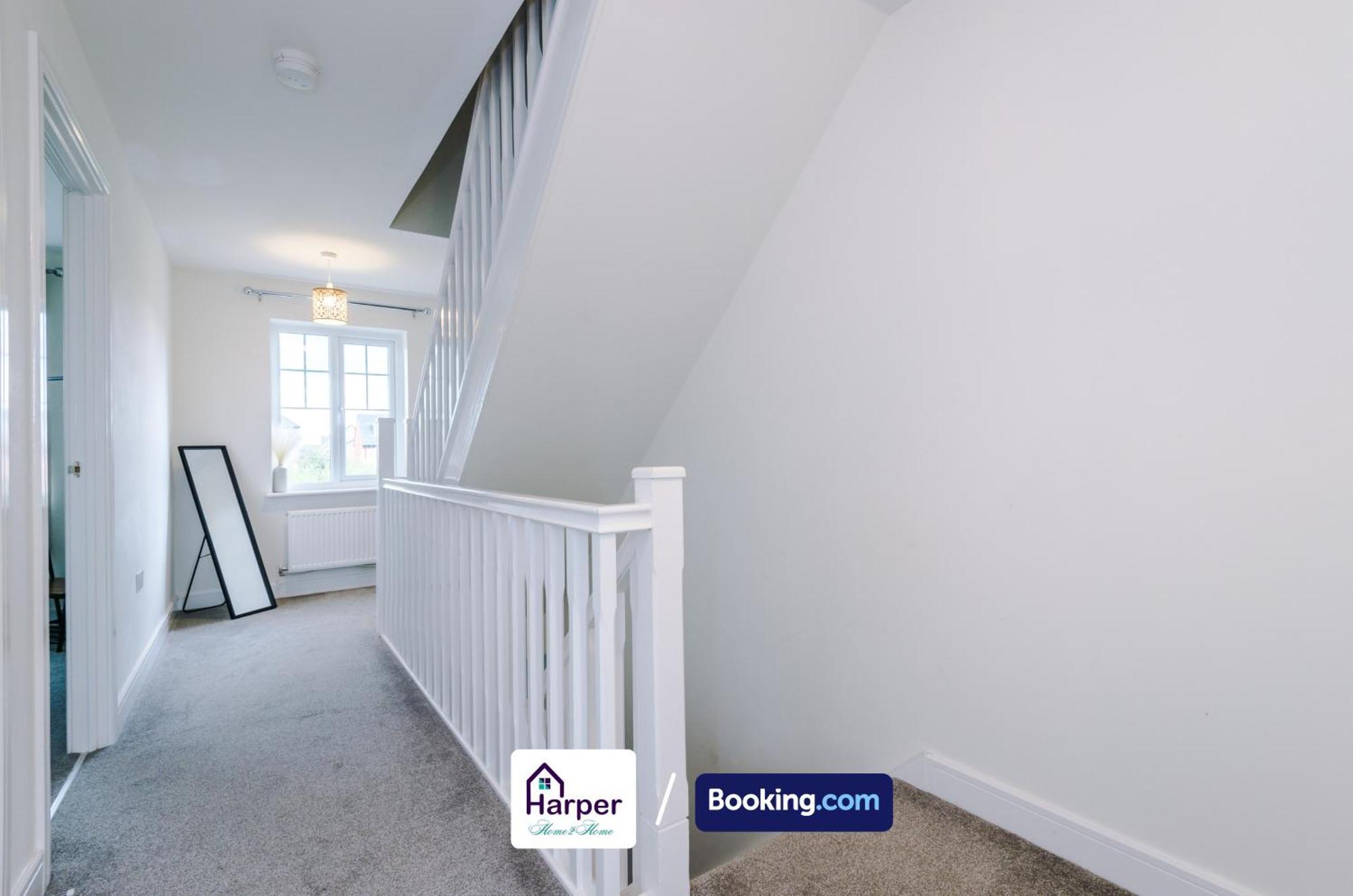 Prime Location 3 Storey By Harperletting Short Lets & Serviced Accommodation Chester With Driveway Long Or Short Stays Hough Green Kültér fotó