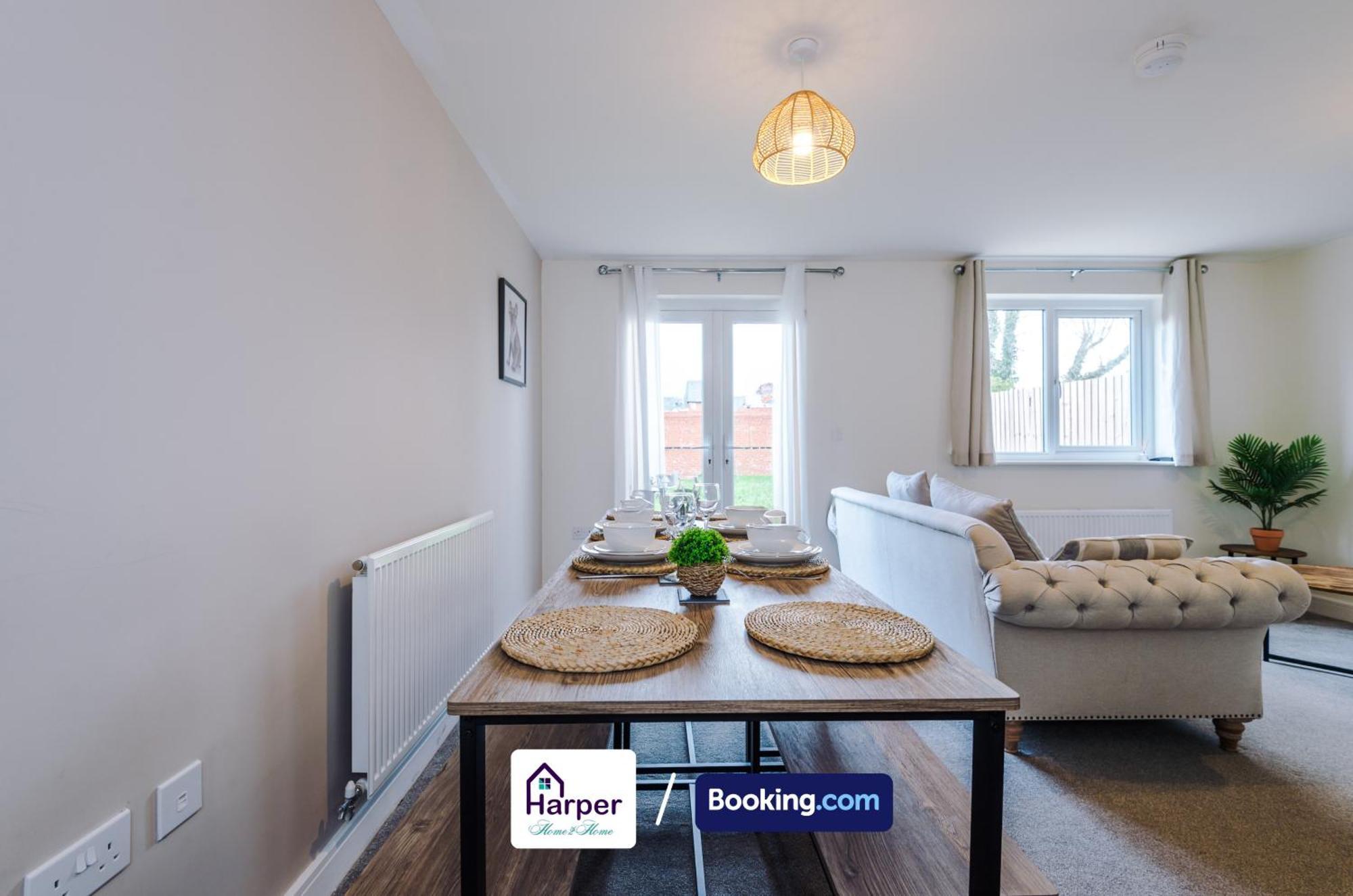 Prime Location 3 Storey By Harperletting Short Lets & Serviced Accommodation Chester With Driveway Long Or Short Stays Hough Green Kültér fotó