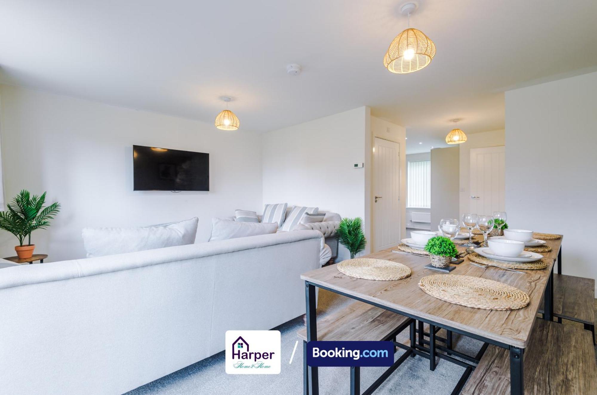 Prime Location 3 Storey By Harperletting Short Lets & Serviced Accommodation Chester With Driveway Long Or Short Stays Hough Green Kültér fotó