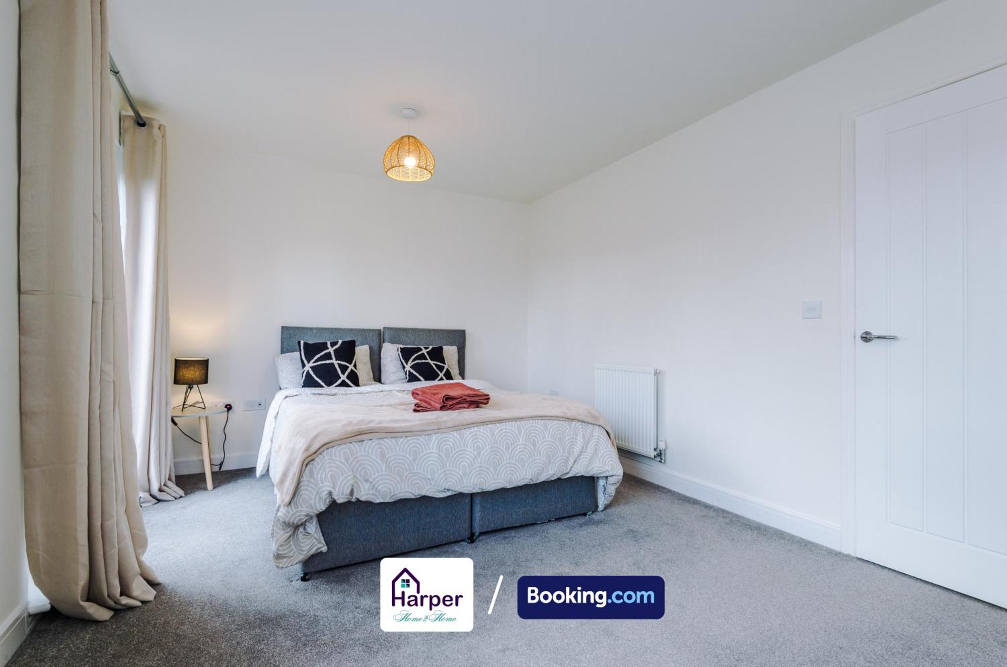 Prime Location 3 Storey By Harperletting Short Lets & Serviced Accommodation Chester With Driveway Long Or Short Stays Hough Green Kültér fotó