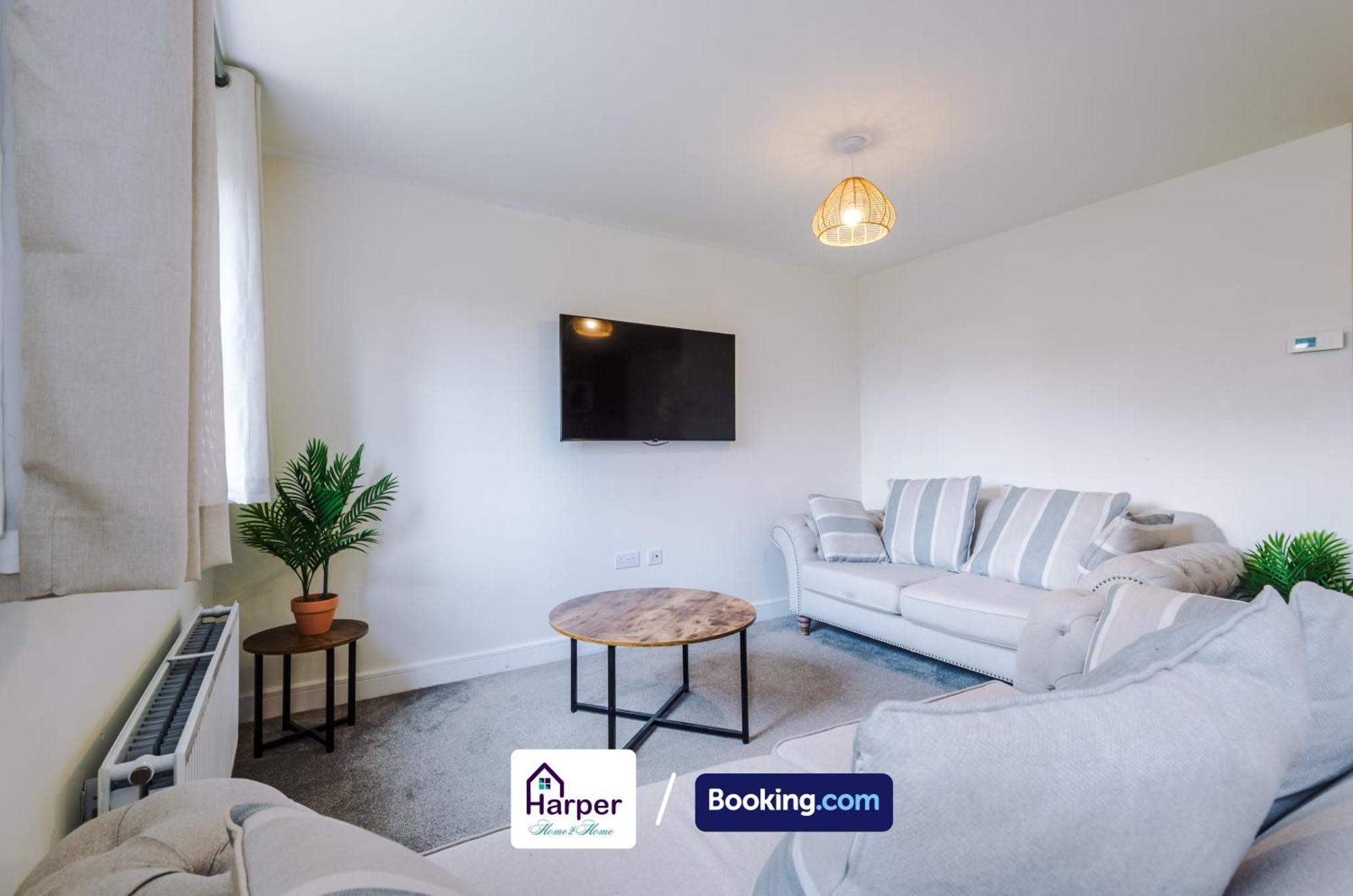 Prime Location 3 Storey By Harperletting Short Lets & Serviced Accommodation Chester With Driveway Long Or Short Stays Hough Green Kültér fotó