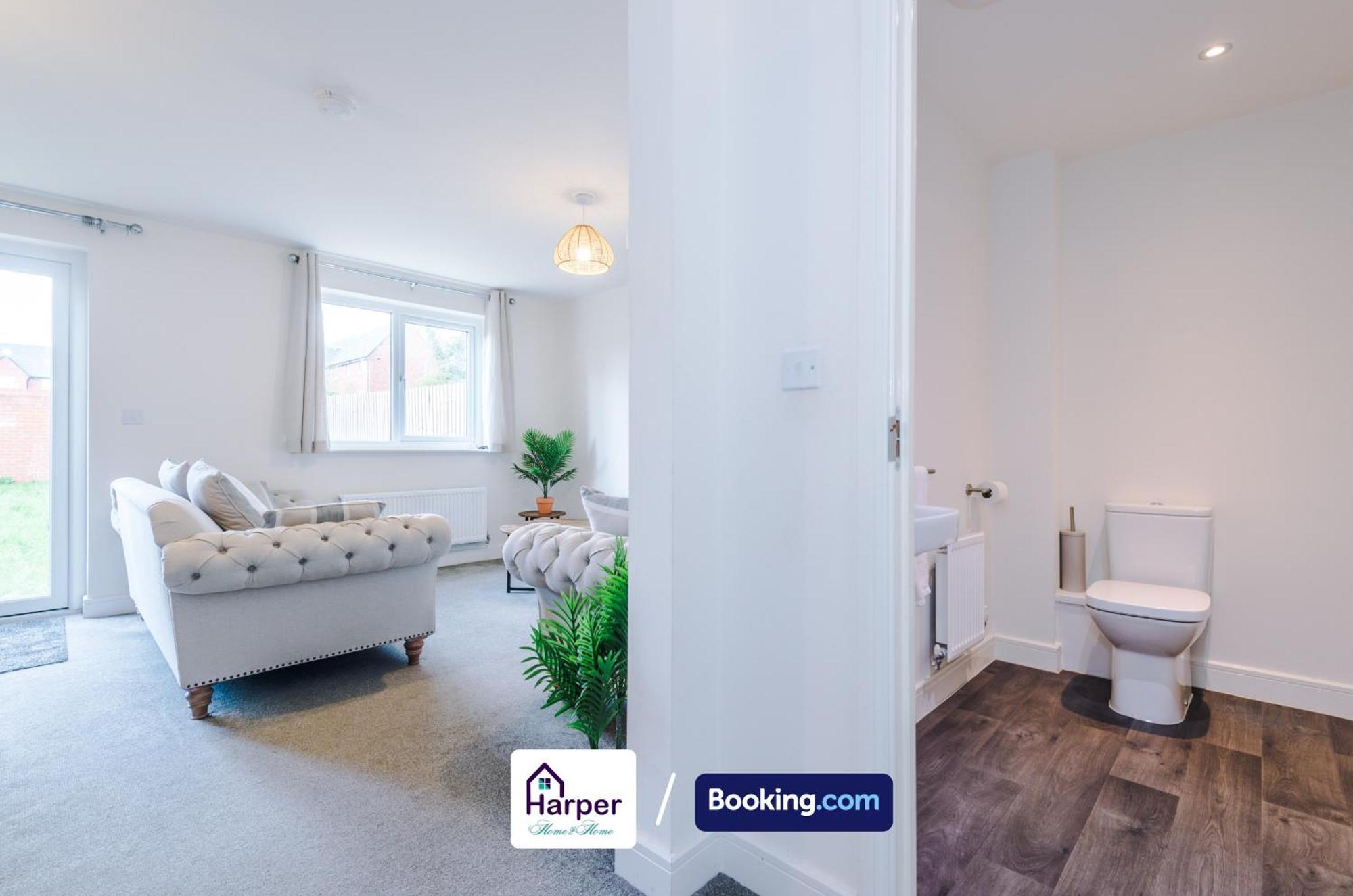 Prime Location 3 Storey By Harperletting Short Lets & Serviced Accommodation Chester With Driveway Long Or Short Stays Hough Green Kültér fotó