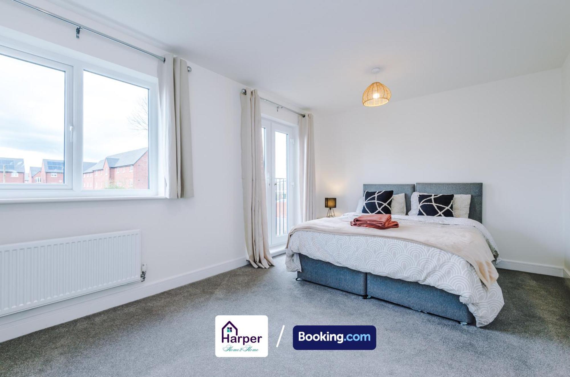 Prime Location 3 Storey By Harperletting Short Lets & Serviced Accommodation Chester With Driveway Long Or Short Stays Hough Green Kültér fotó