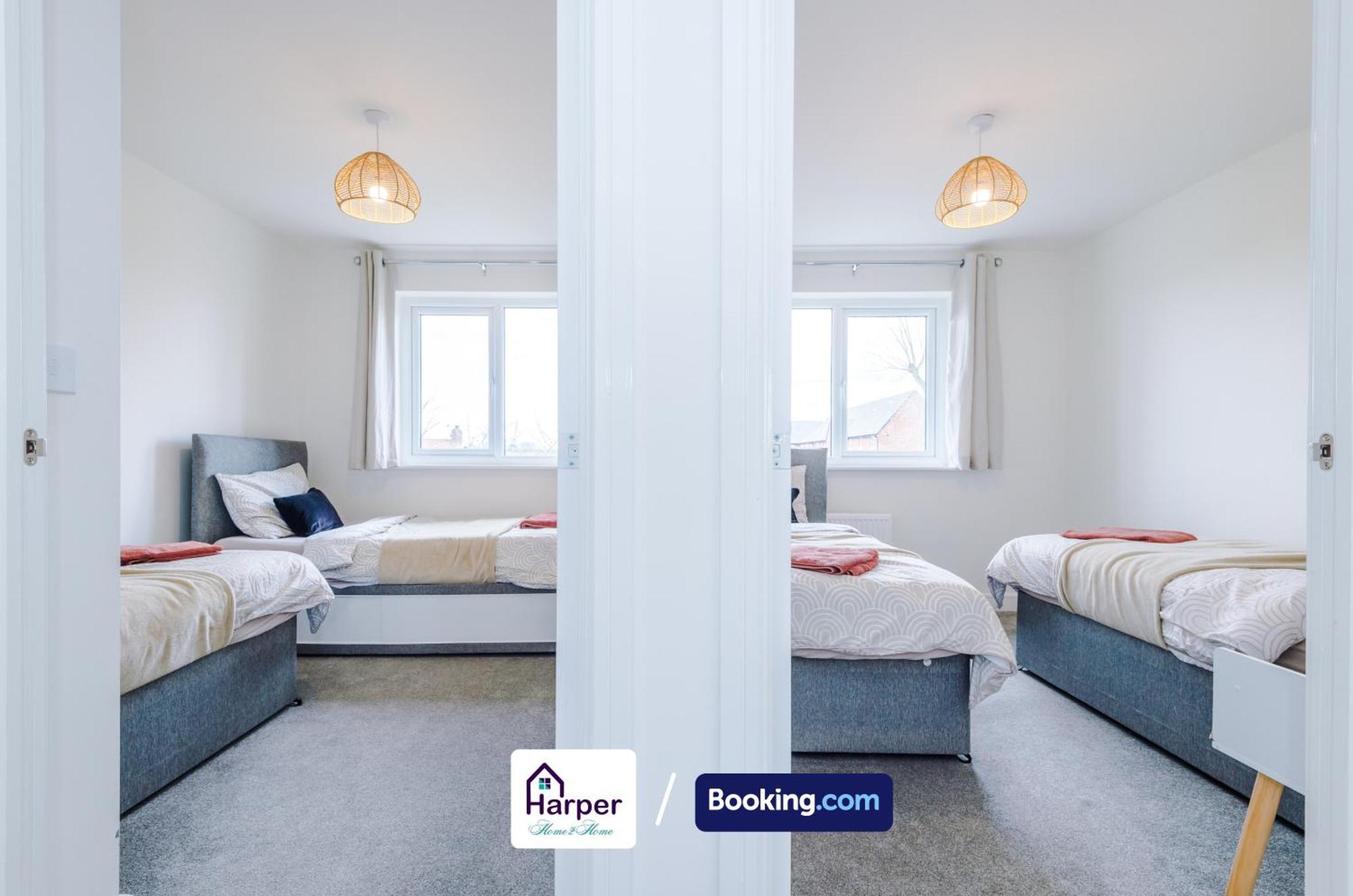 Prime Location 3 Storey By Harperletting Short Lets & Serviced Accommodation Chester With Driveway Long Or Short Stays Hough Green Kültér fotó