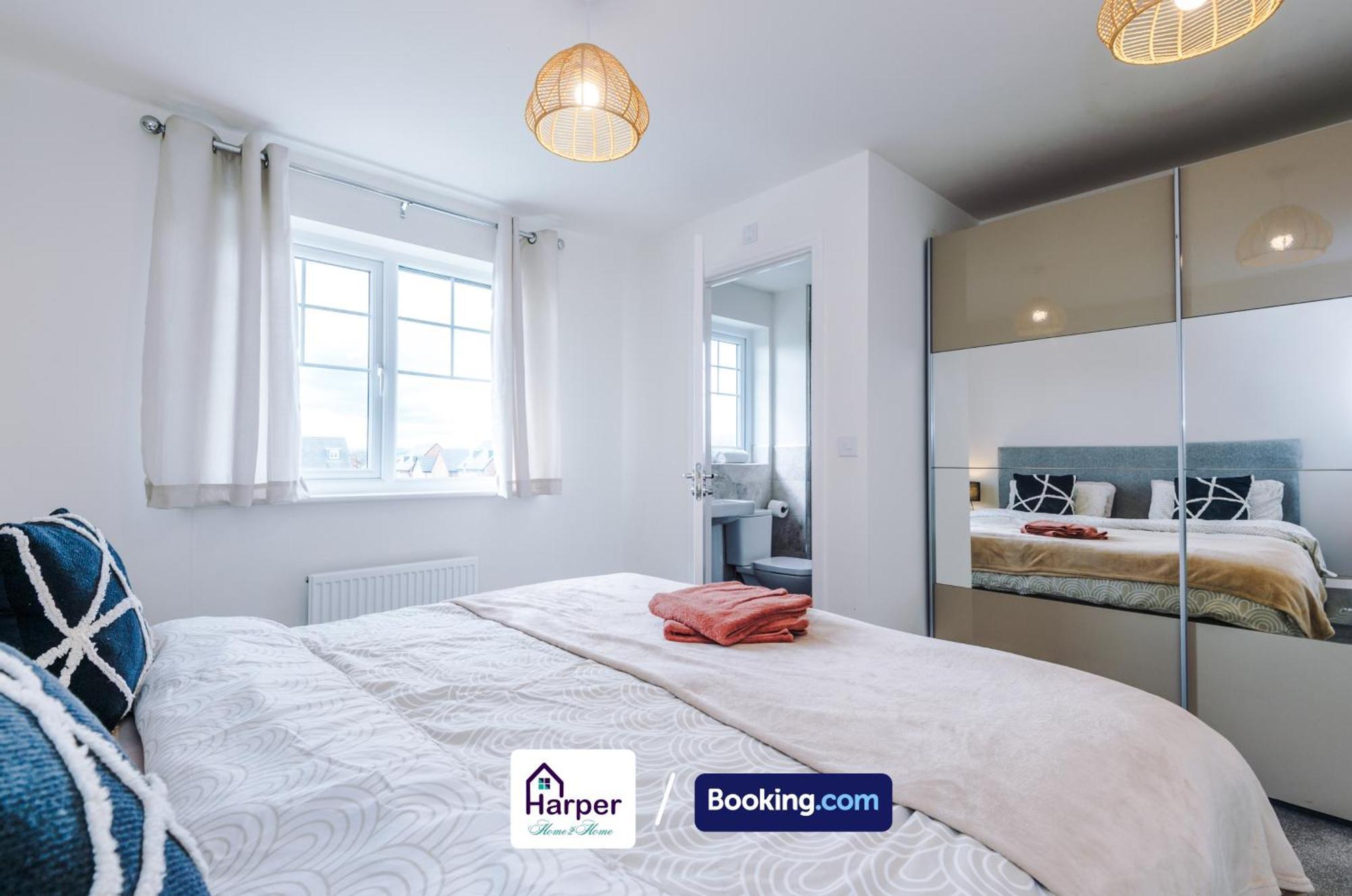 Prime Location 3 Storey By Harperletting Short Lets & Serviced Accommodation Chester With Driveway Long Or Short Stays Hough Green Kültér fotó