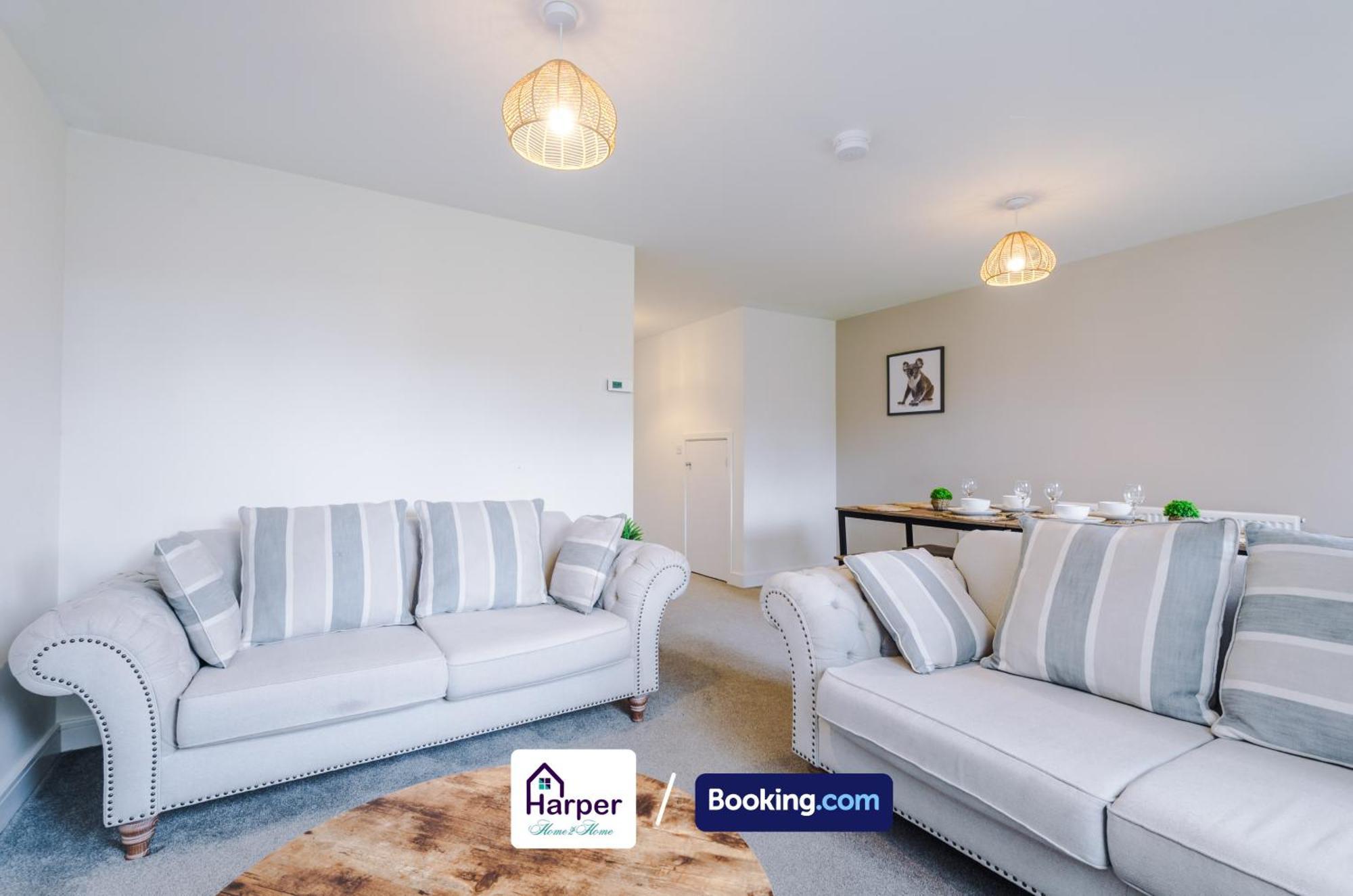 Prime Location 3 Storey By Harperletting Short Lets & Serviced Accommodation Chester With Driveway Long Or Short Stays Hough Green Kültér fotó