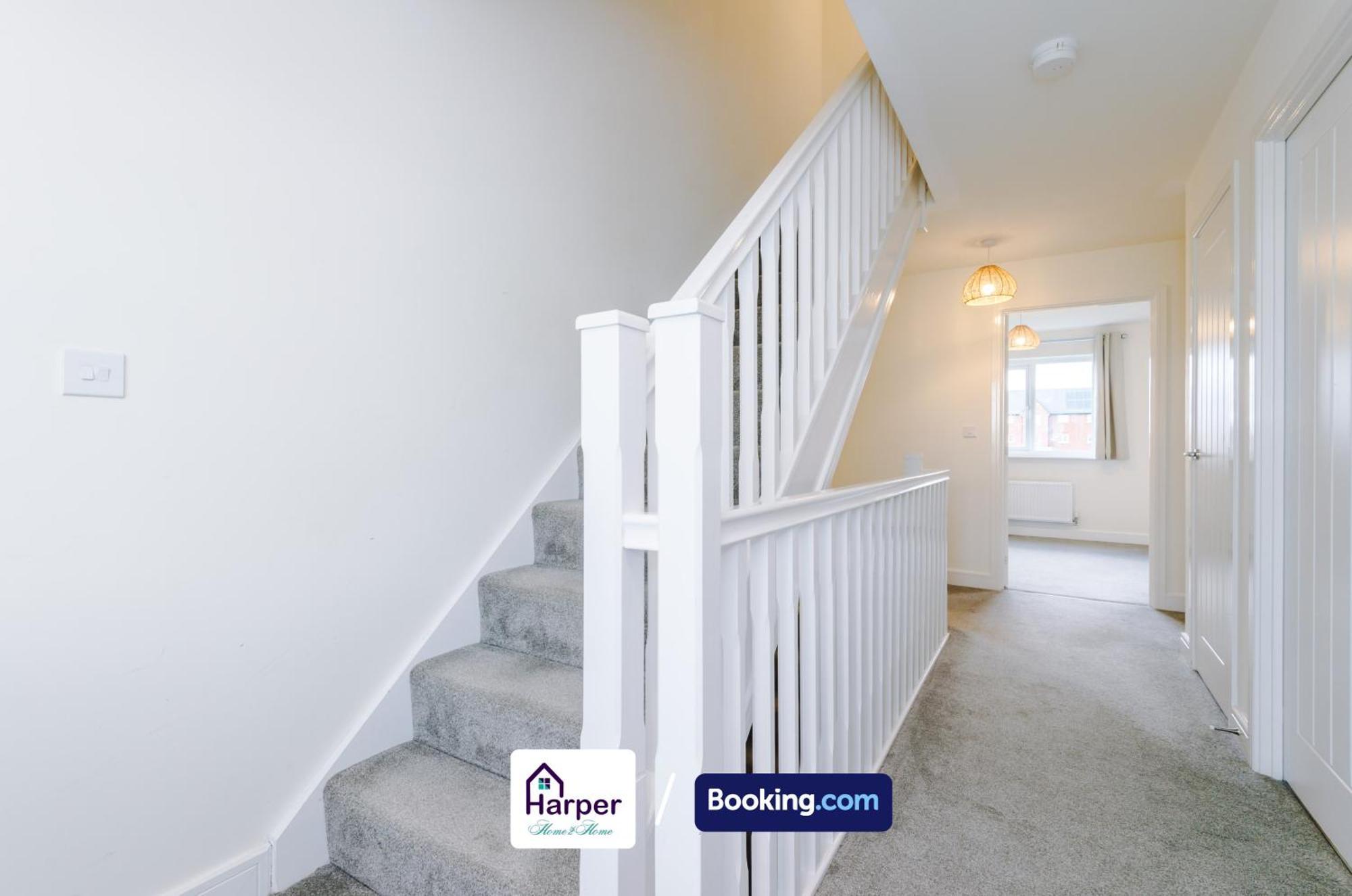 Prime Location 3 Storey By Harperletting Short Lets & Serviced Accommodation Chester With Driveway Long Or Short Stays Hough Green Kültér fotó
