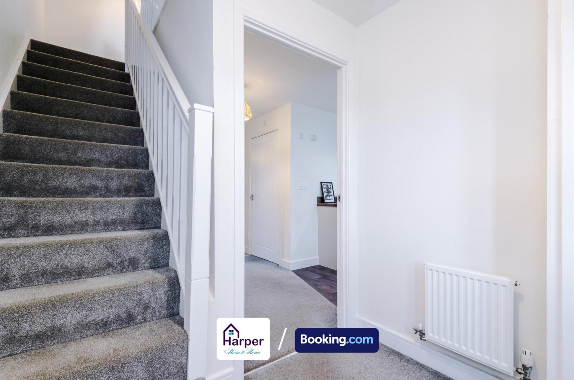 Prime Location 3 Storey By Harperletting Short Lets & Serviced Accommodation Chester With Driveway Long Or Short Stays Hough Green Kültér fotó