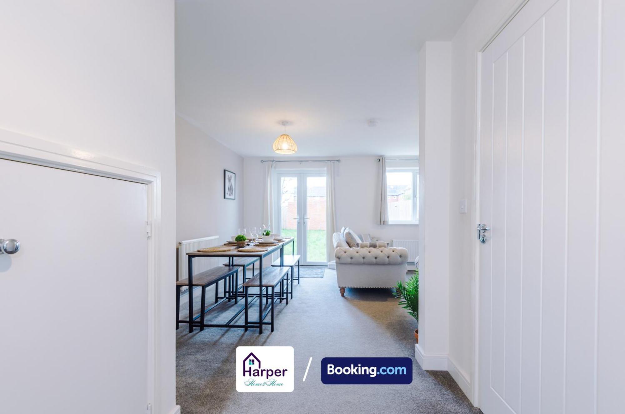 Prime Location 3 Storey By Harperletting Short Lets & Serviced Accommodation Chester With Driveway Long Or Short Stays Hough Green Kültér fotó