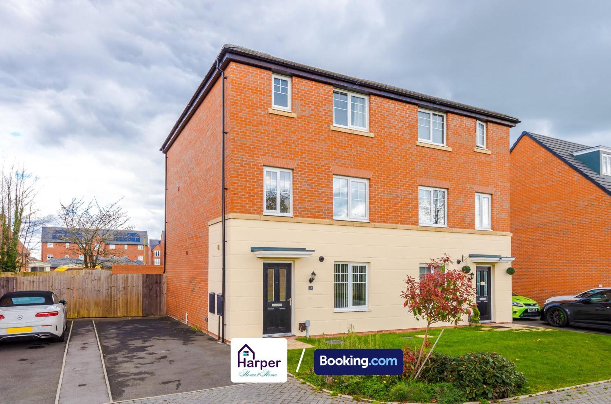 Prime Location 3 Storey By Harperletting Short Lets & Serviced Accommodation Chester With Driveway Long Or Short Stays Hough Green Kültér fotó